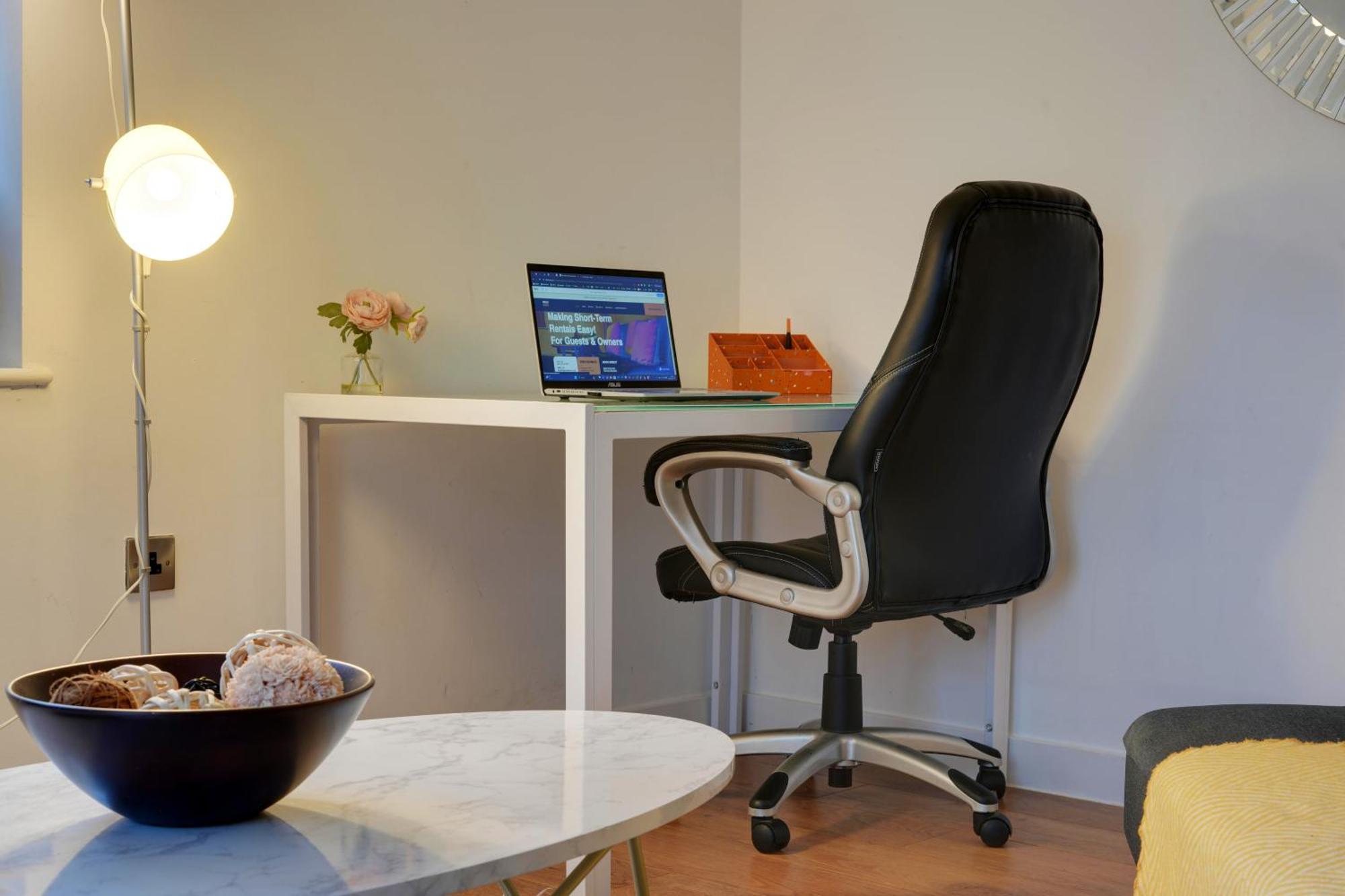 Stylish 2 Bed Apt 18 - City Centre, Free Parking, Espresso Machine & Netflix - Hosted By Stay Host Save Sheffield Bagian luar foto