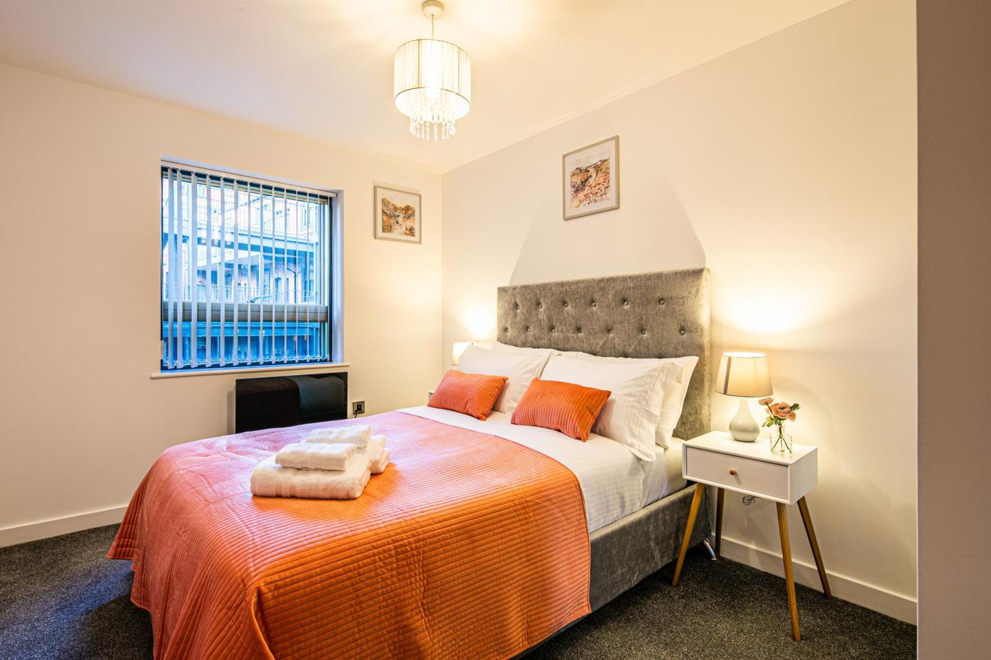 Stylish 2 Bed Apt 18 - City Centre, Free Parking, Espresso Machine & Netflix - Hosted By Stay Host Save Sheffield Bagian luar foto