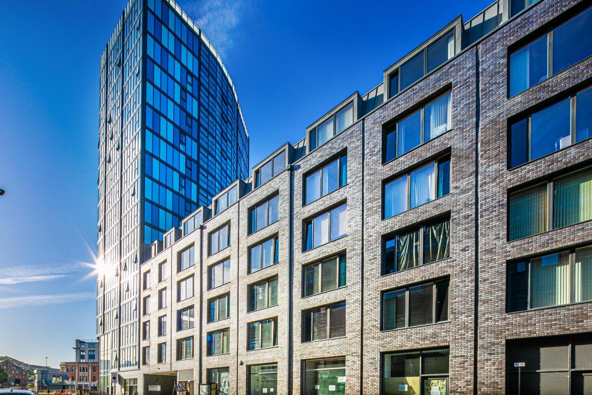 Stylish 2 Bed Apt 18 - City Centre, Free Parking, Espresso Machine & Netflix - Hosted By Stay Host Save Sheffield Bagian luar foto