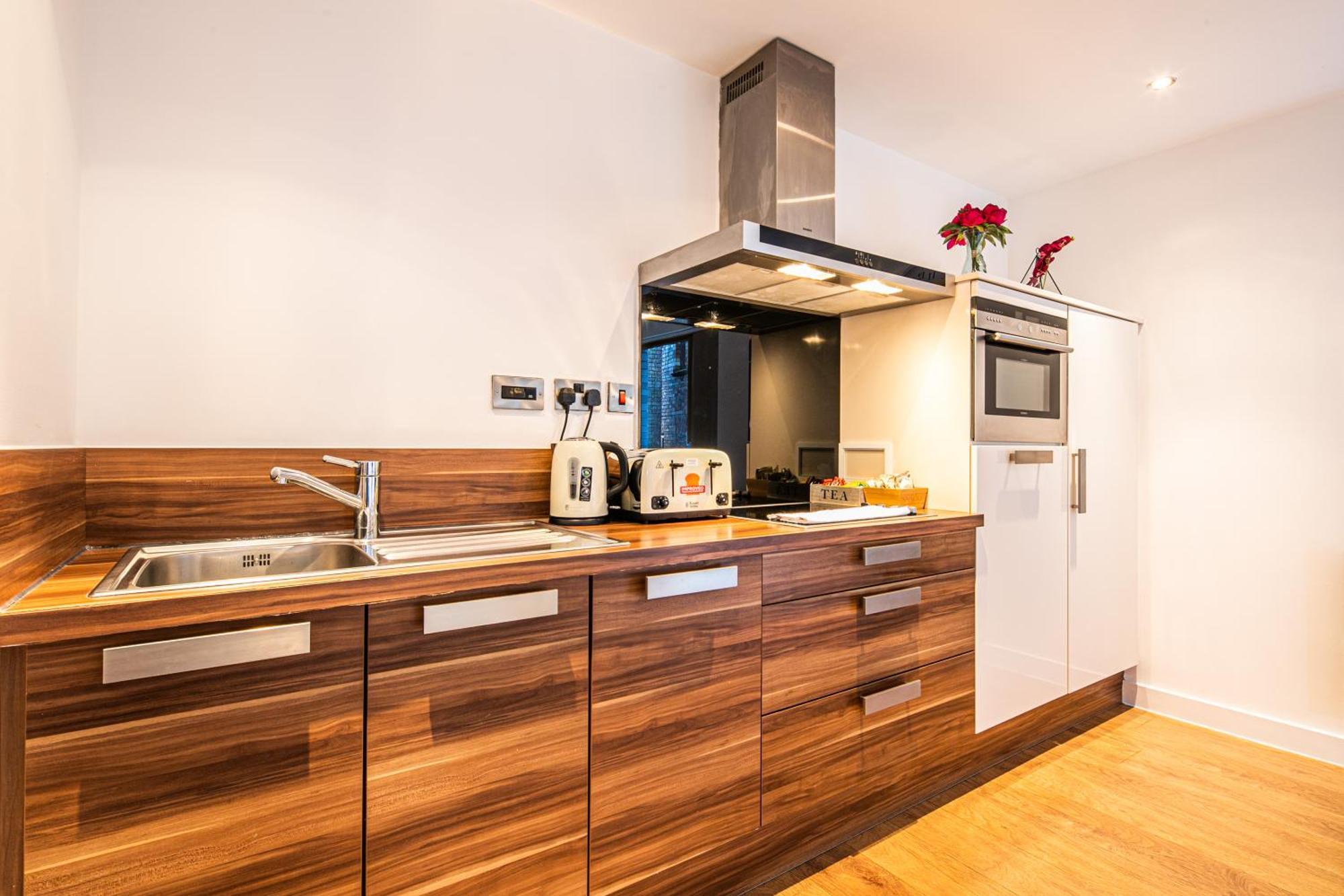 Stylish 2 Bed Apt 18 - City Centre, Free Parking, Espresso Machine & Netflix - Hosted By Stay Host Save Sheffield Bagian luar foto