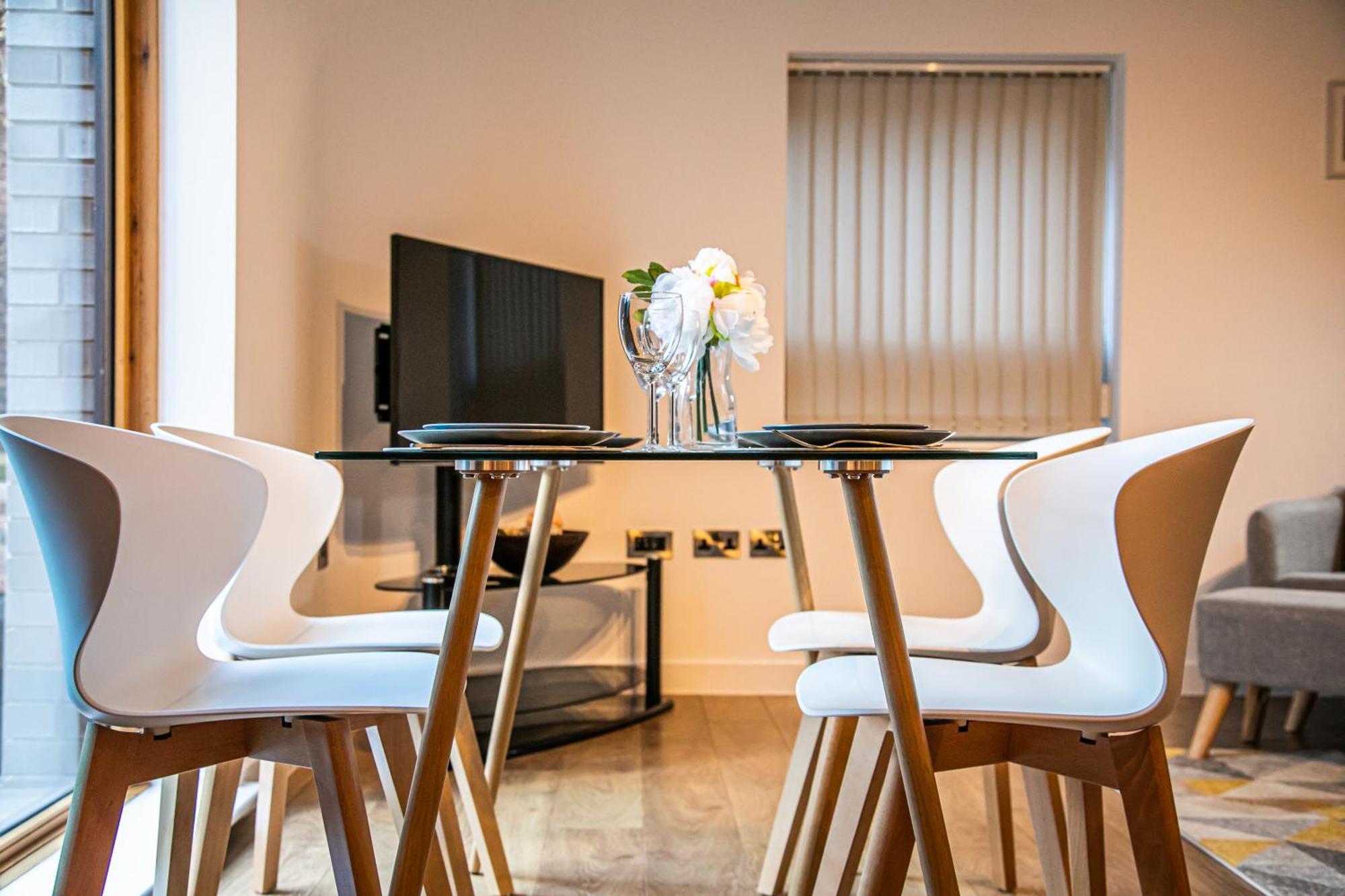 Stylish 2 Bed Apt 18 - City Centre, Free Parking, Espresso Machine & Netflix - Hosted By Stay Host Save Sheffield Bagian luar foto