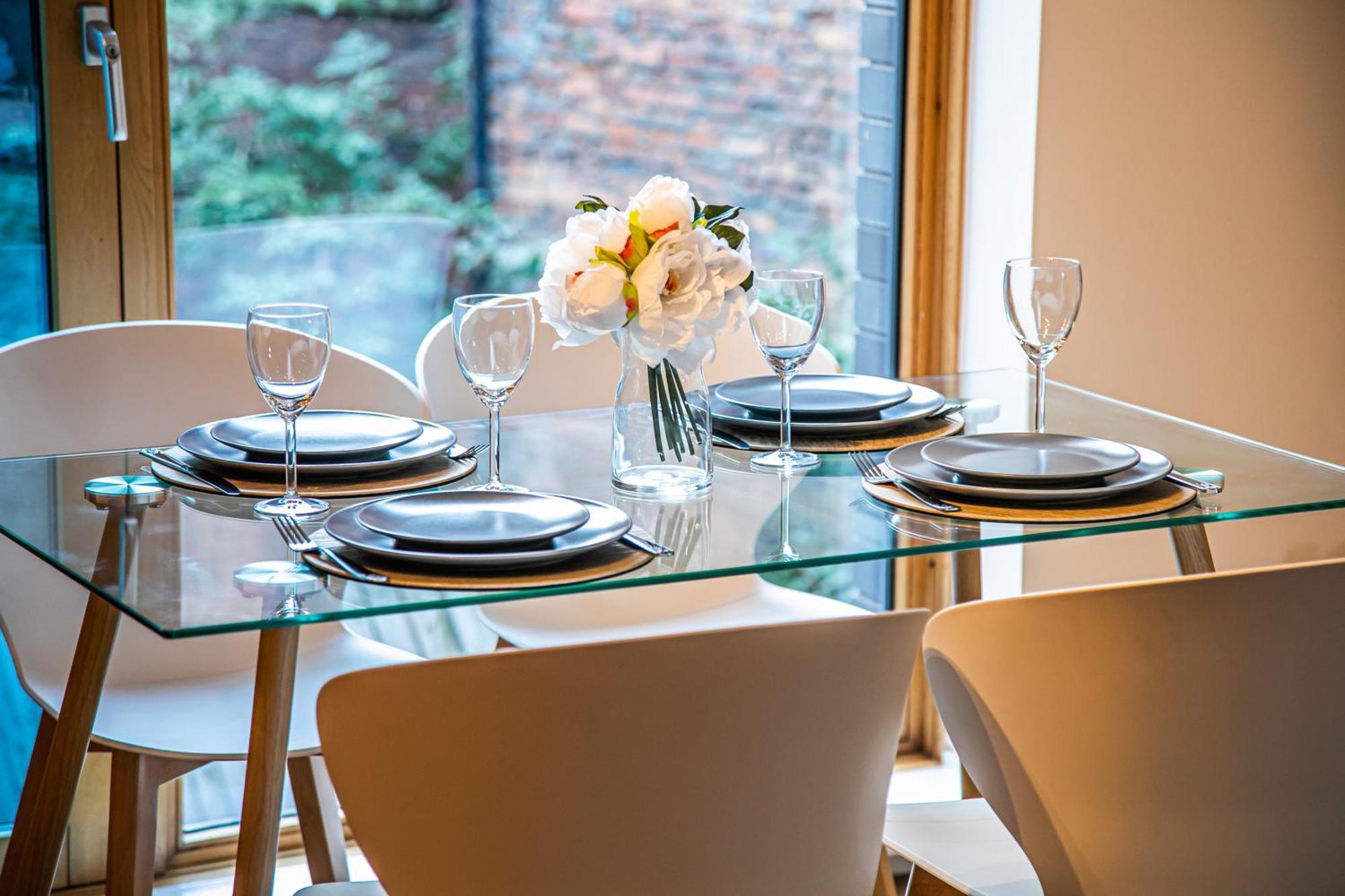 Stylish 2 Bed Apt 18 - City Centre, Free Parking, Espresso Machine & Netflix - Hosted By Stay Host Save Sheffield Bagian luar foto