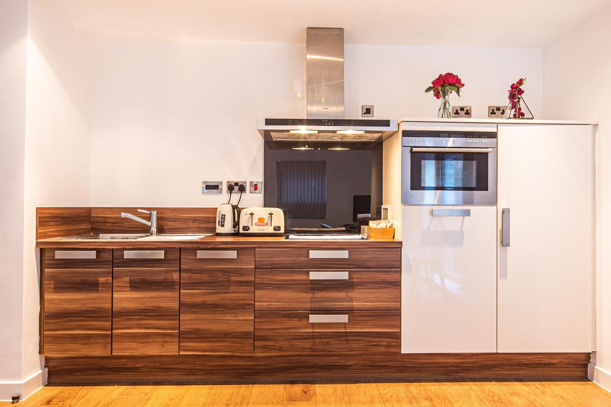 Stylish 2 Bed Apt 18 - City Centre, Free Parking, Espresso Machine & Netflix - Hosted By Stay Host Save Sheffield Bagian luar foto