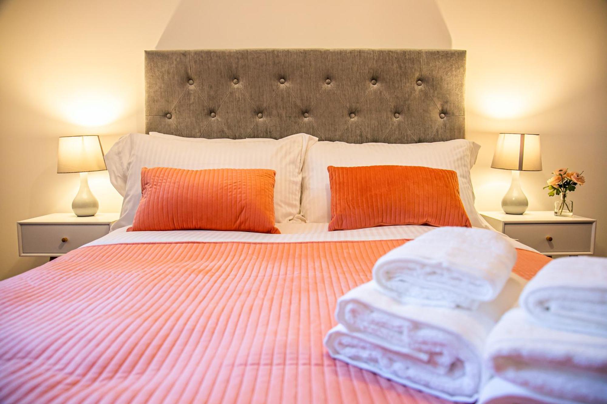 Stylish 2 Bed Apt 18 - City Centre, Free Parking, Espresso Machine & Netflix - Hosted By Stay Host Save Sheffield Bagian luar foto